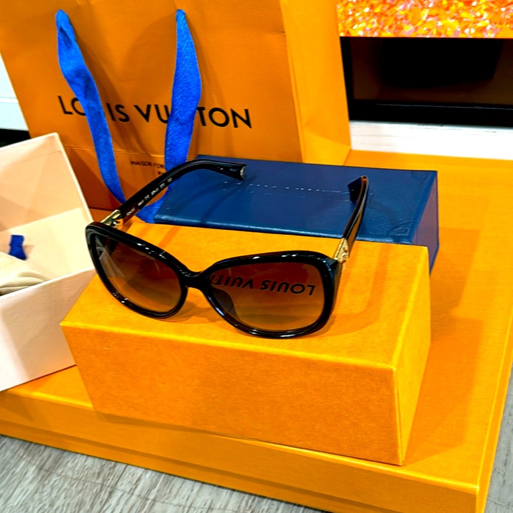 Authentic Louis Vuitton sunglasses in good condition rare item.